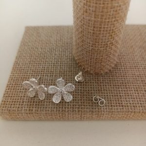 Brinco Flor Cravejada Semijoia Prata