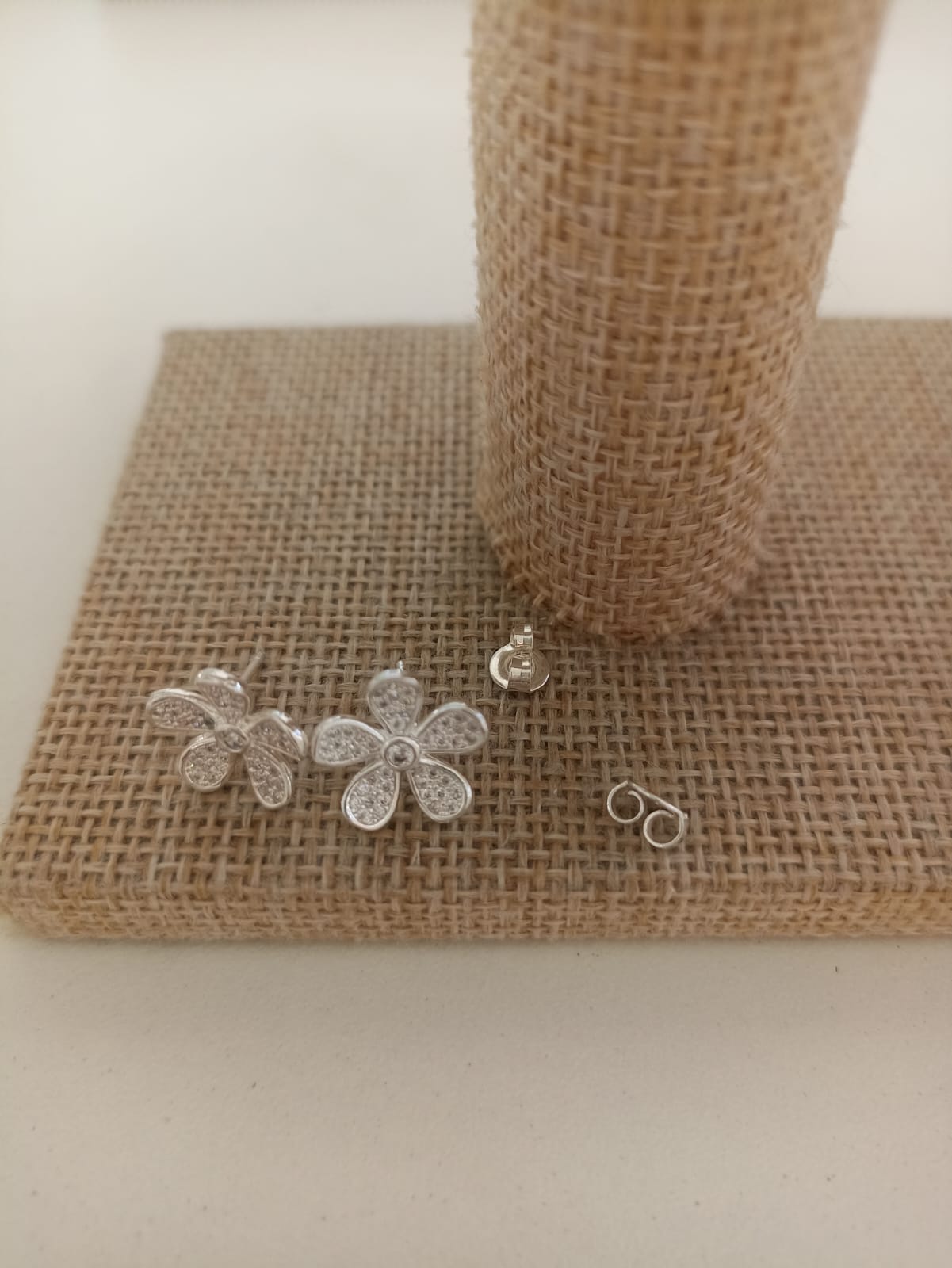 Brinco Flor Cravejada Semijoia Prata